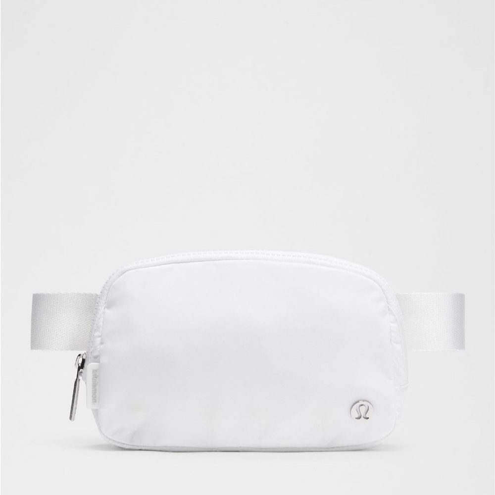 EUC Lululemon White Belt Bag 🤍